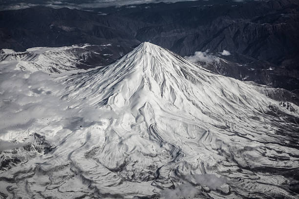 istock Mount Damavand Peak in Iran 477685008