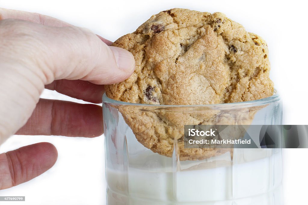 Tremper dans du lait Cookie - Photo de Aliment libre de droits