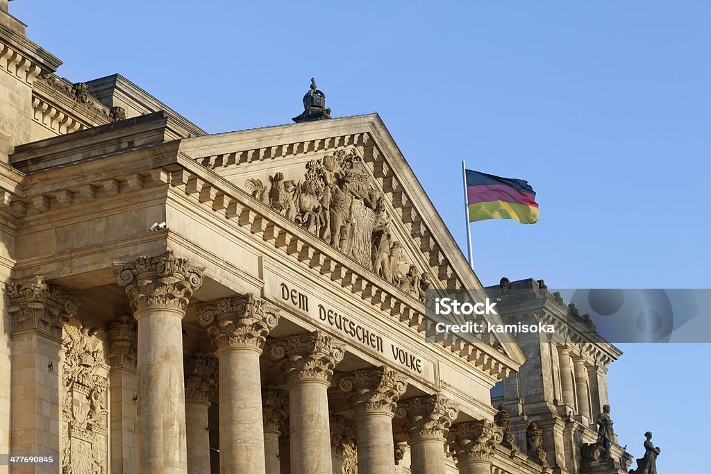 Berlim Reichstag e a Bandeira da Alemanha - Royalty-free Reichstag Foto de stock