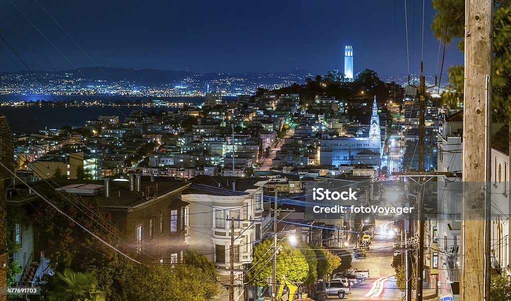 Сан-Франциско ночь на улицах Иллюминация Telegraph Hill Coit Башня Калифорния - Стоковые фото Калифорния роялти-фри