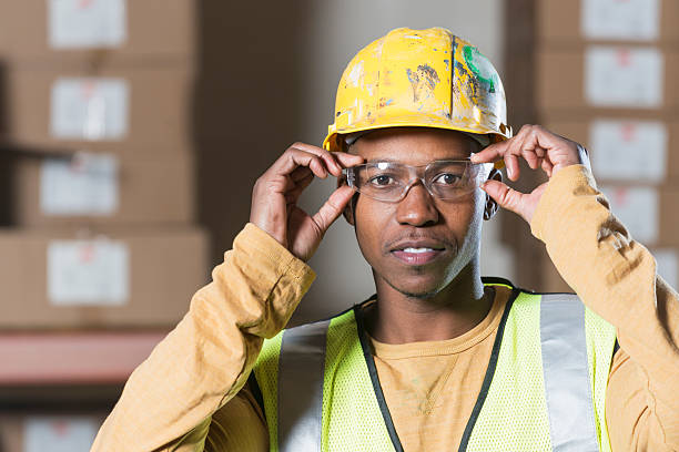 afrikanische american arbeiter - minority african ethnicity business hardhat stock-fotos und bilder