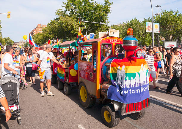 parada orgulho de 2013, em barcelona, espanha - travesty imagens e fotografias de stock