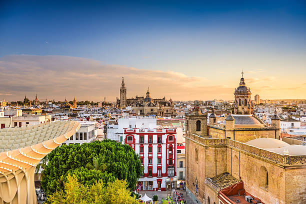 horizonte de sevilla - sevilla fotografías e imágenes de stock