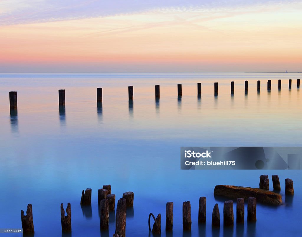 Мирное Озеро на закате - Стоковые фото Без людей роялти-фри
