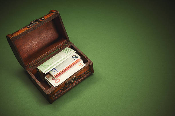 istock Suitcase Full of Money 477715460
