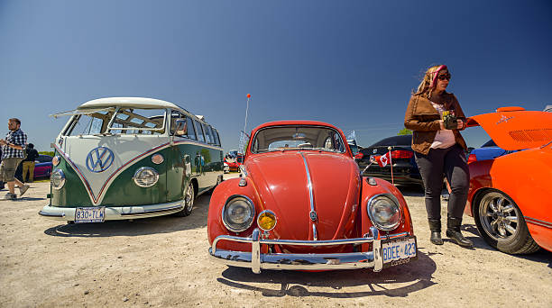 aderente per il weekend a toronto - vehicle door vintage car collectors car sedan foto e immagini stock