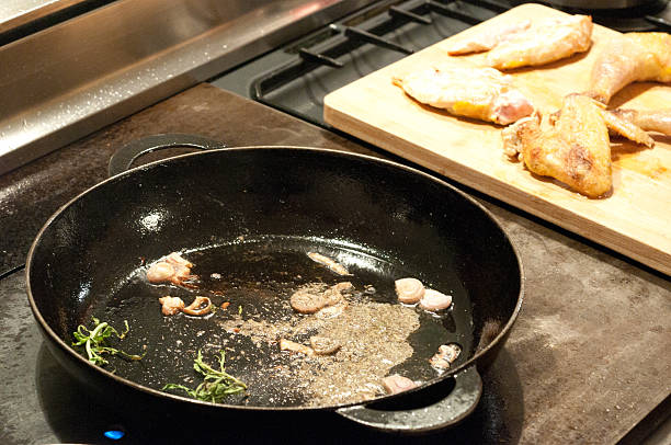 istock sizzling gravy with garlic and herbs 477717676