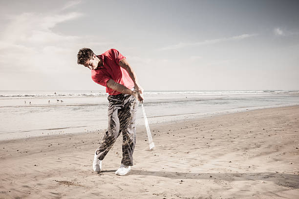 plage de golf - freedom tire swing tire swing photos et images de collection