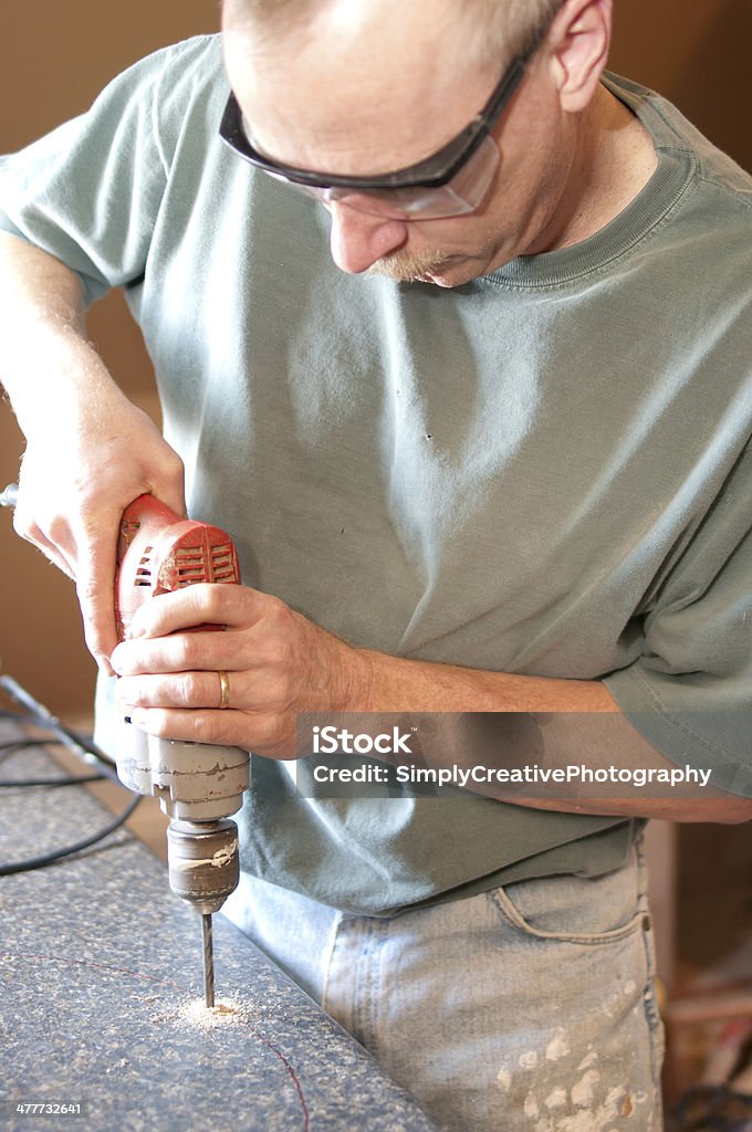 Renovação de instalar o lavatório da casa de banho - Royalty-free 40-49 Anos Foto de stock