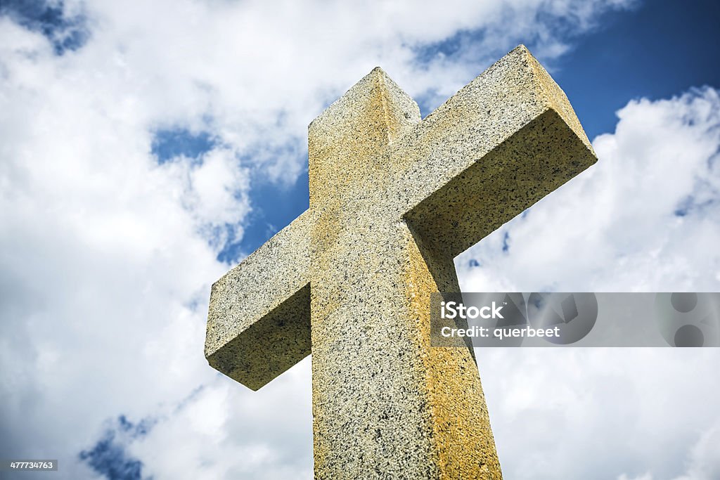 Kreuz gegen Dramatischer Himmel - Lizenzfrei Begräbnis Stock-Foto