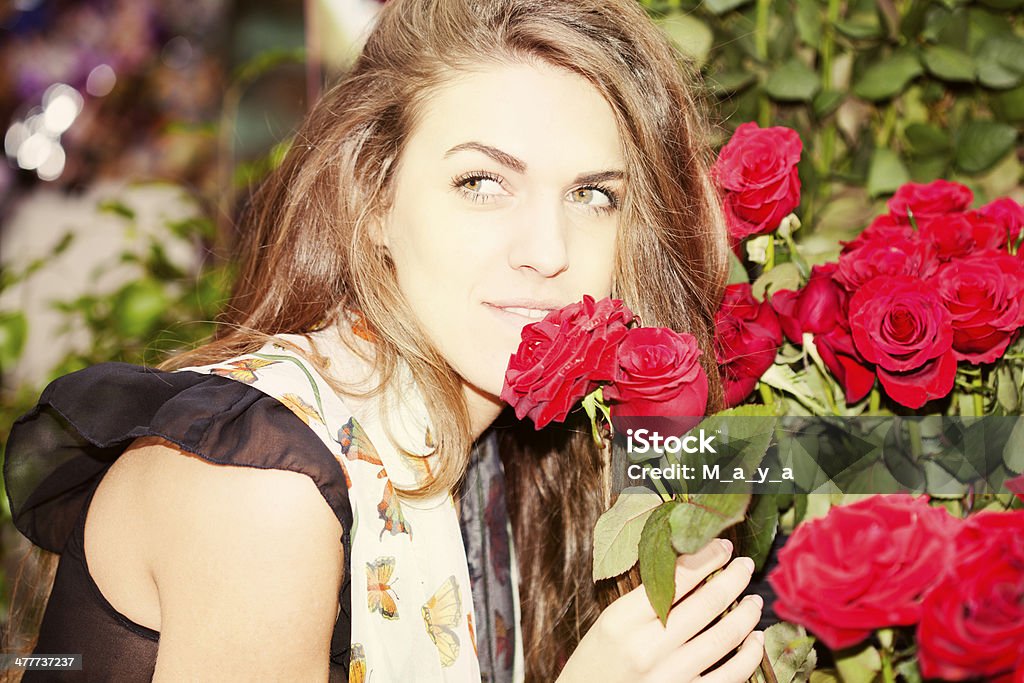 Mulher com rosas - Foto de stock de Adulto royalty-free