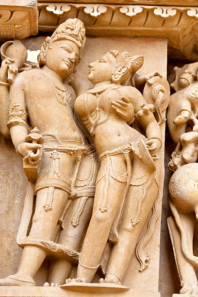 świątynia w khajuraho, indie - khajuraho india sexual activity temple zdjęcia i obrazy z banku zdjęć