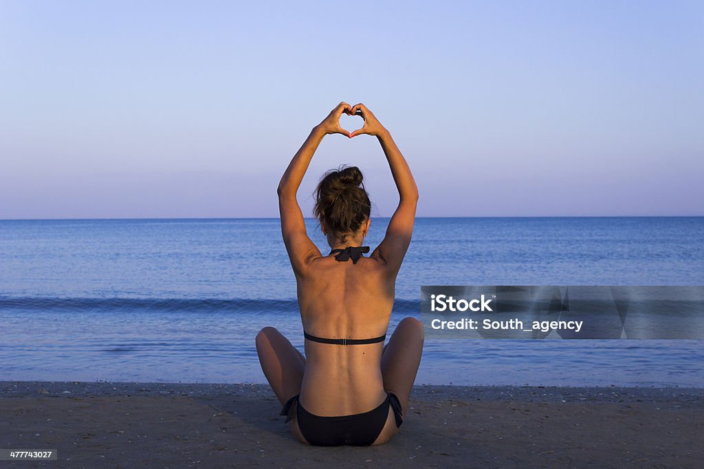 Ioga coração na praia - Foto de stock de Adulto royalty-free
