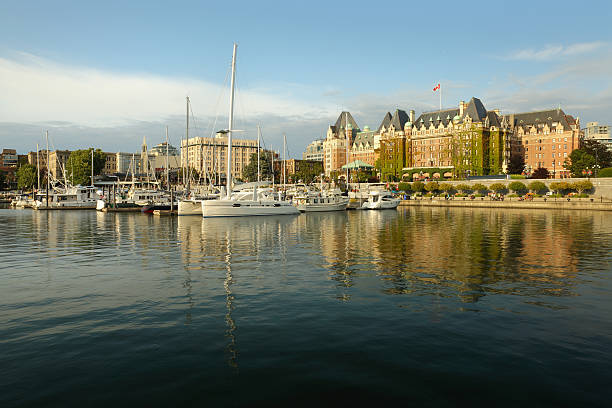 porto interior de victoria, bc tarde, - empress hotel imagens e fotografias de stock