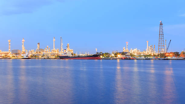istock Oil Refinery Factory 477746532