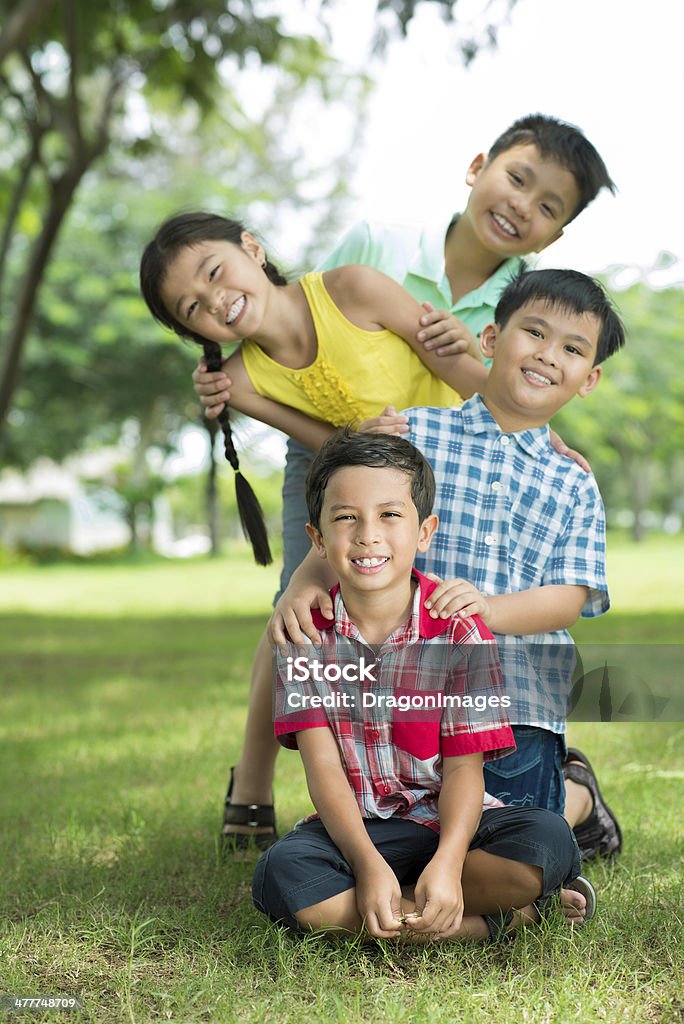 Игривые детей - Стоковые фото Азиатского и индийского происхождения роялти-фри