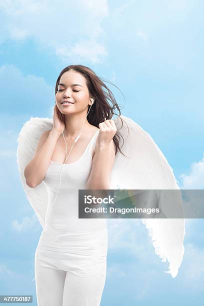Angélica Prazer - Fotografias de stock e mais imagens de Espiritualidade - Espiritualidade, Mulheres, Ouvir