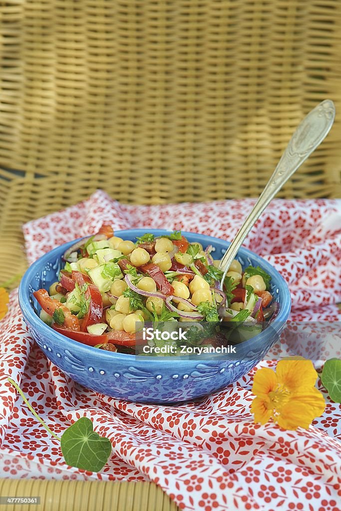 Garbanzos y ensalada picante - Foto de stock de Alimento libre de derechos