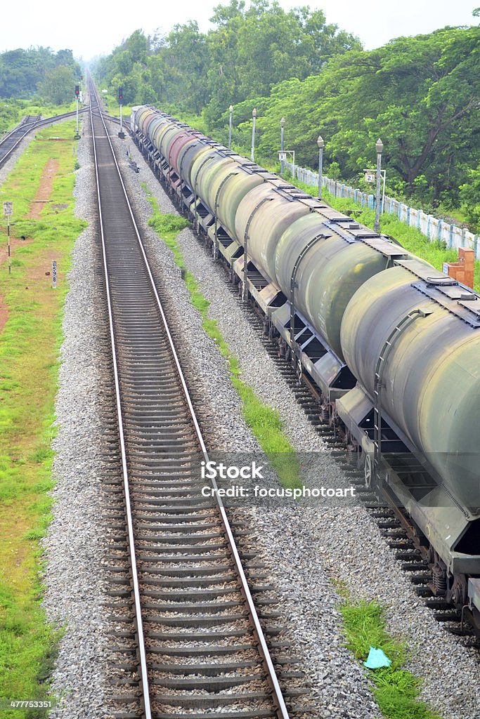Trem de carga com o negociante de petróleo carros - Foto de stock de Combustível fóssil royalty-free