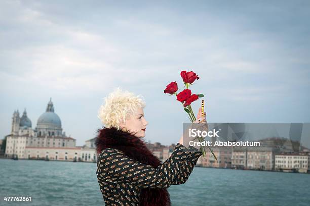 Foto de Bela Jovem Mulher Em San Giorgio Veneza Itália e mais fotos de stock de Adulto - Adulto, Beleza, Cabelo Branco