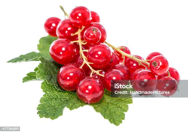 Bacche Rosse Isolato - Fotografie stock e altre immagini di Ribes - Frutti di bosco - Ribes - Frutti di bosco, Rosso, Scontornabile