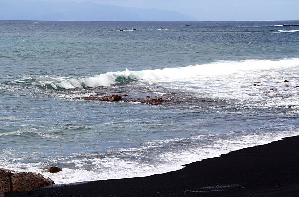 istock Sea waves on the black beach 477771012