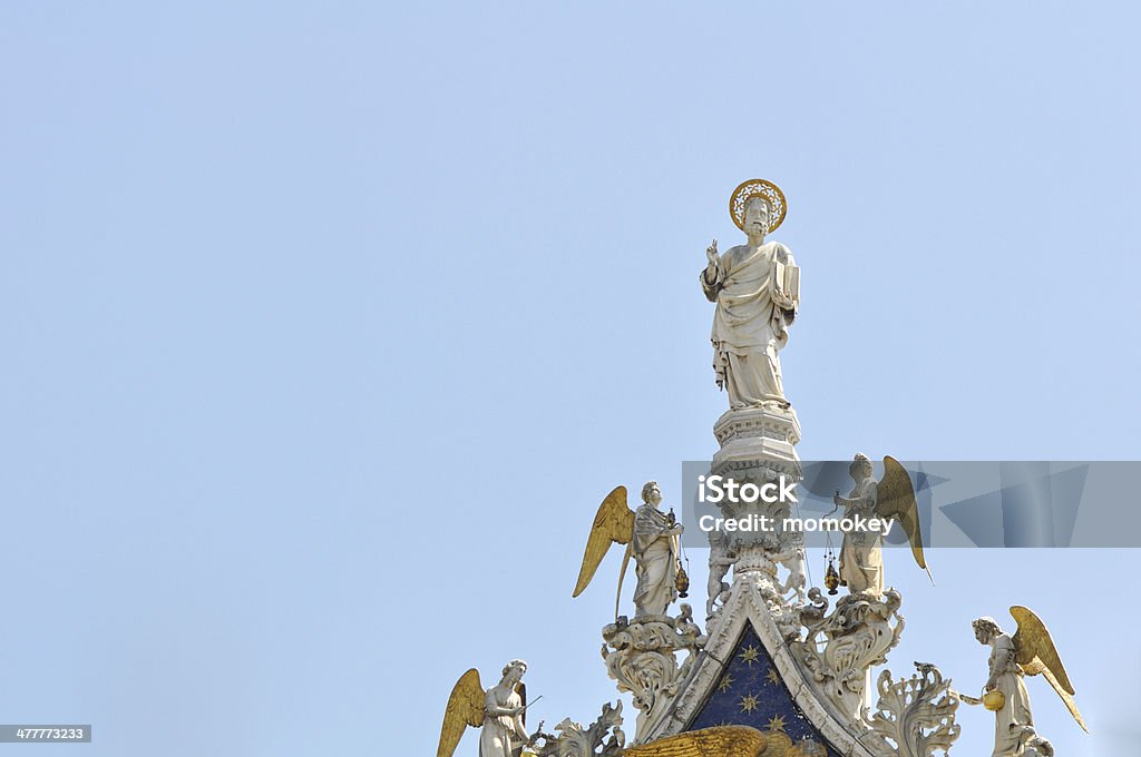 Statue sulla parte superiore della basilica di San Marco - Foto stock royalty-free di Ambientazione esterna