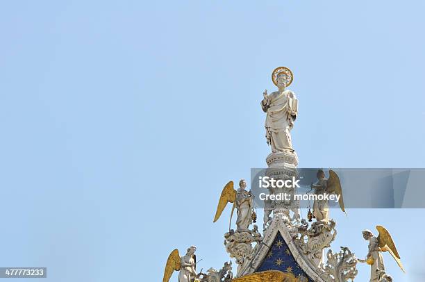Statue Sulla Parte Superiore Della Basilica Di San Marco - Fotografie stock e altre immagini di Ambientazione esterna