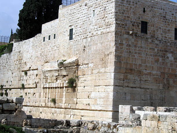 istock Walls of the Second Temple. Robinson Arch 477773451