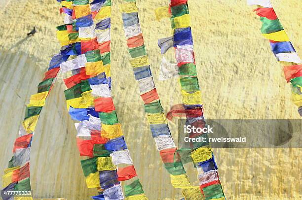 Colorist Budista Oración Flags Boudhanathbodhnath Por Estupa Katmandúnepal 0320 Foto de stock y más banco de imágenes de Bandera