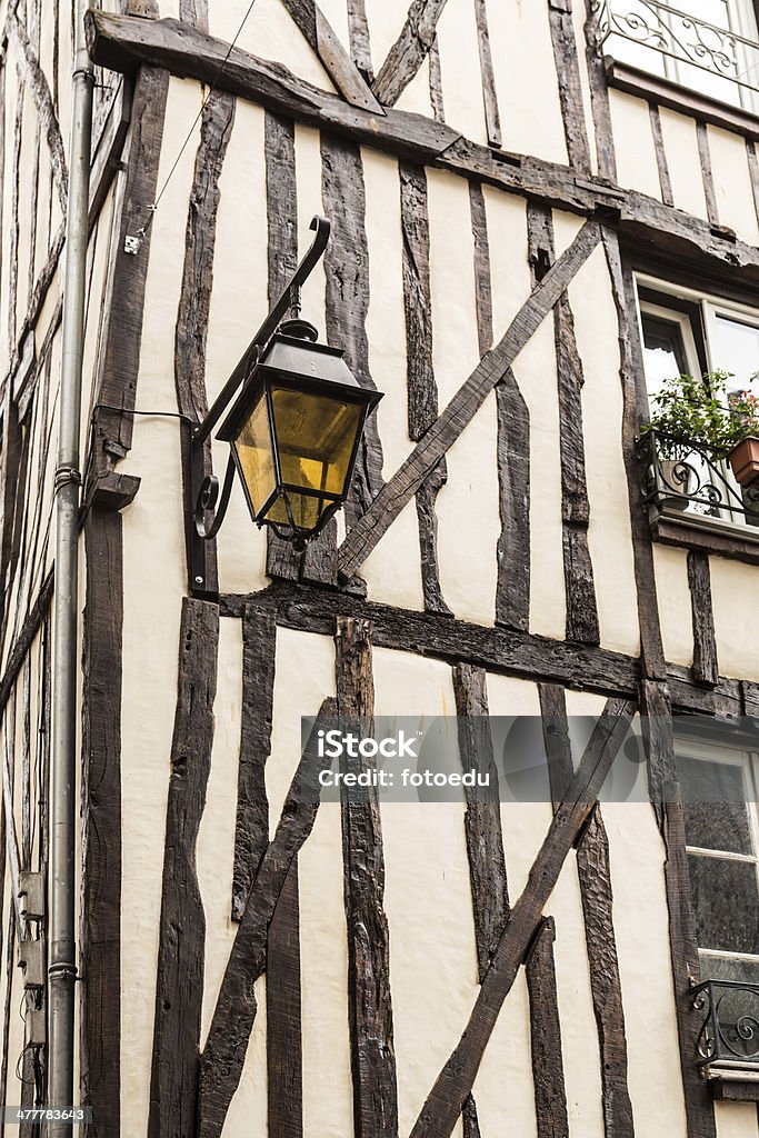 Típica casa Rennes, francés - Foto de stock de Tudor libre de derechos