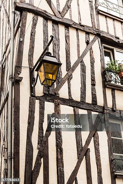 Típica Casa Rennes Francés Foto de stock y más banco de imágenes de Tudor - Tudor, Acera, Aire libre