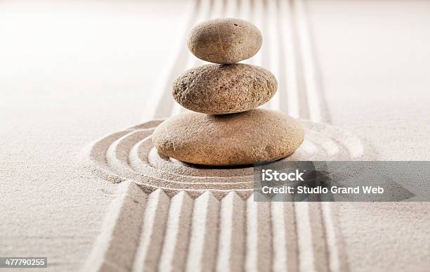 Foto de Zen Equilíbrio Para Concentração e mais fotos de stock de Areia - Areia, Aura, Beleza