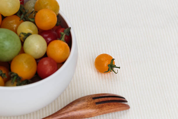 색상화 토마토색 이는 식기 제공. 스톡 사진