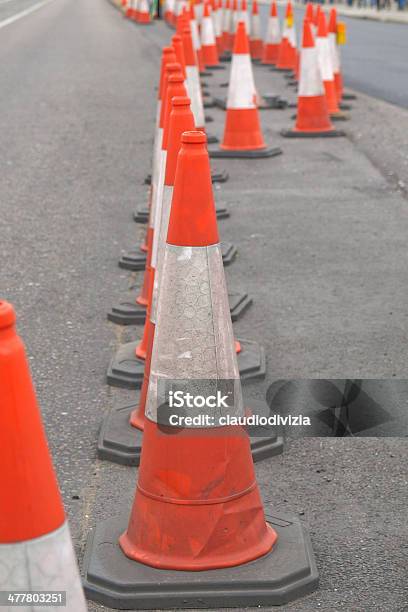 Photo libre de droit de Cône De Signalisation banque d'images et plus d'images libres de droit de Cône de signalisation - Cône de signalisation, Orange - Couleur, Photographie