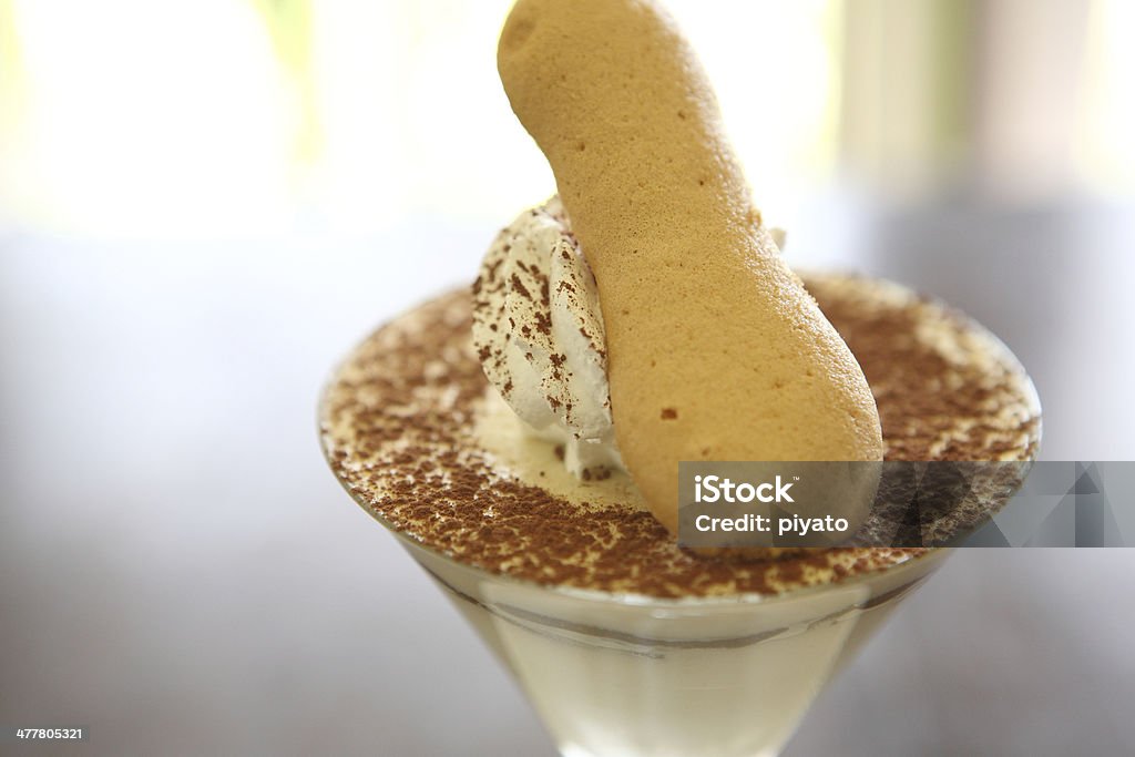 Tiramisu bolo - Foto de stock de Alimentação Não-saudável royalty-free