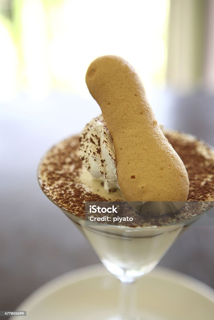 Tiramisu bolo - Foto de stock de Alimentação Não-saudável royalty-free