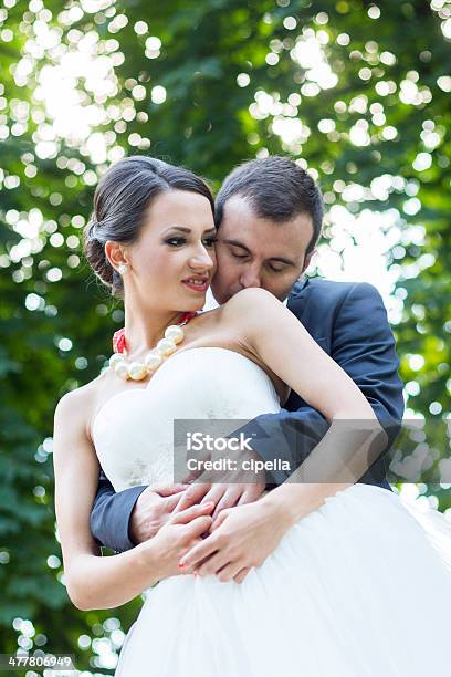 Noiva E Noivo - Fotografias de stock e mais imagens de Abraçar - Abraçar, Adulto, Amor