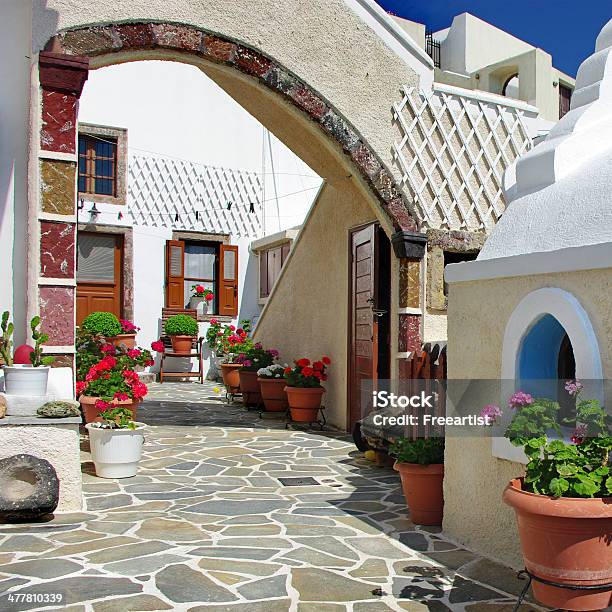 Foto de Casas De Santorini e mais fotos de stock de Arquitetura - Arquitetura, Azul, Branco