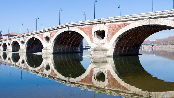 istock Pont neuf on Garonne river in Toulouse 477810850