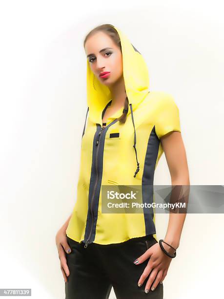 Menina De Moda - Fotografias de stock e mais imagens de Adulto - Adulto, Alta Costura, Amarelo