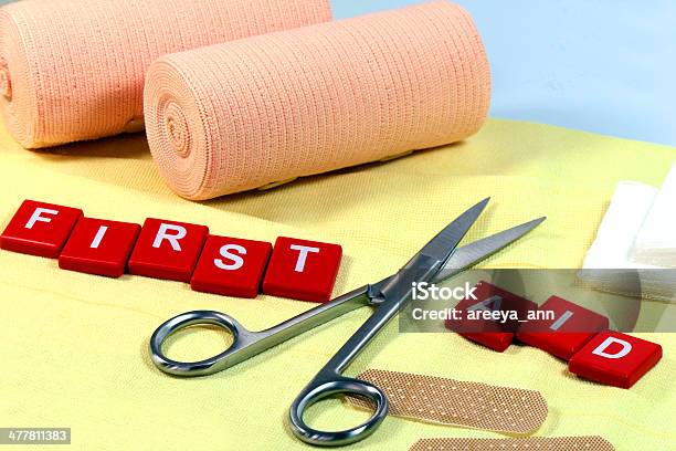 Erstehilfekit Stockfoto und mehr Bilder von Ausrüstung und Geräte - Ausrüstung und Geräte, Bandage, Blau