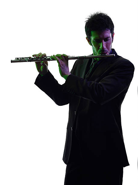 homme jouant de flûte transversales silhouette de joueur - flûte traversière photos et images de collection