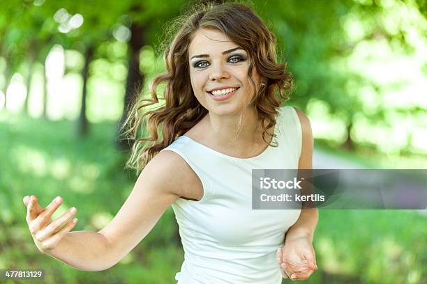 Foto de Menina Feliz e mais fotos de stock de 20 Anos - 20 Anos, 20-24 Anos, Adulto