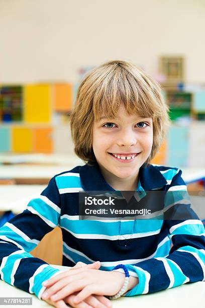 Foto de Aluno Em Sala De Aula e mais fotos de stock de 8-9 Anos - 8-9 Anos, Adolescente, Adolescência