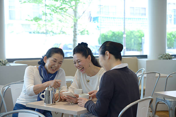 istock Japanese Senior Ladies Talking at a Cafe 477815280