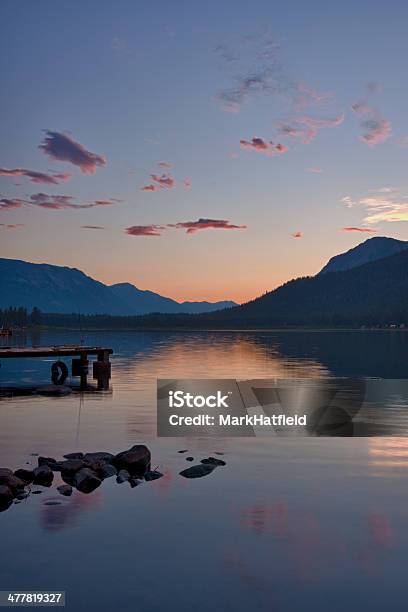 Jezioro I Góry Odzwierciedlenie - zdjęcia stockowe i więcej obrazów Ameryka Północna - Ameryka Północna, Bez ludzi, Chmura