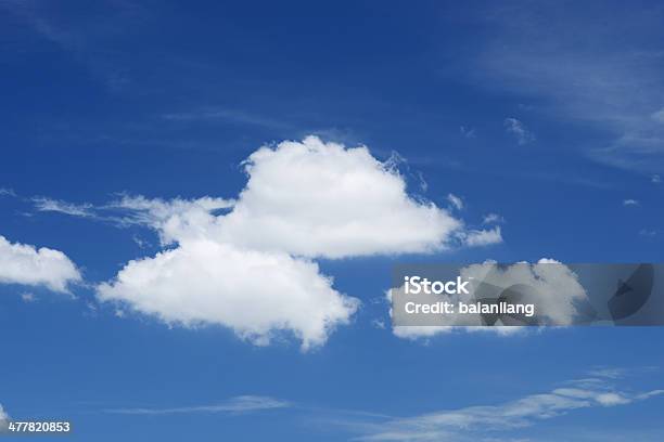 Cielo Azul Y Nubes Foto de stock y más banco de imágenes de Aire libre - Aire libre, Azul, Belleza de la naturaleza