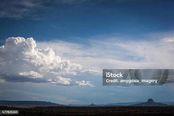 Paesaggio Drammatico Cielo E Sudovest - Fotografie stock e altre immagini di Cabezon Peak - Cabezon Peak, Nuovo Messico, Ambientazione esterna