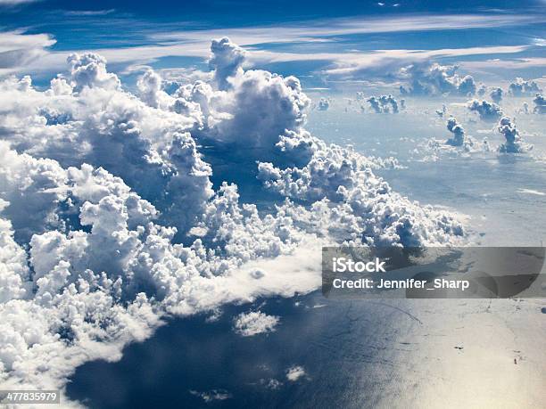 Foto de Vista Para As Nuvens De Cima e mais fotos de stock de Ambiente - Evento - Ambiente - Evento, Azul, Beleza natural - Natureza